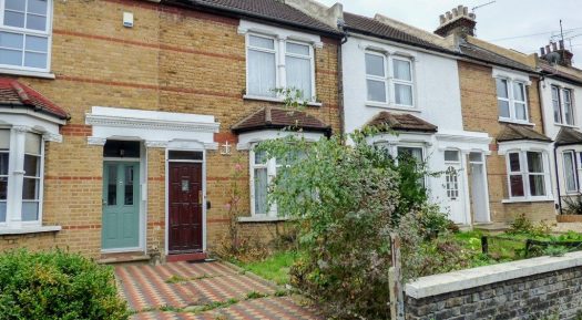 Steps To Picking The Right Estate Agents For Property Transactions