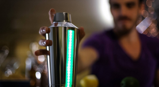 how to use a cocktail shakers?
