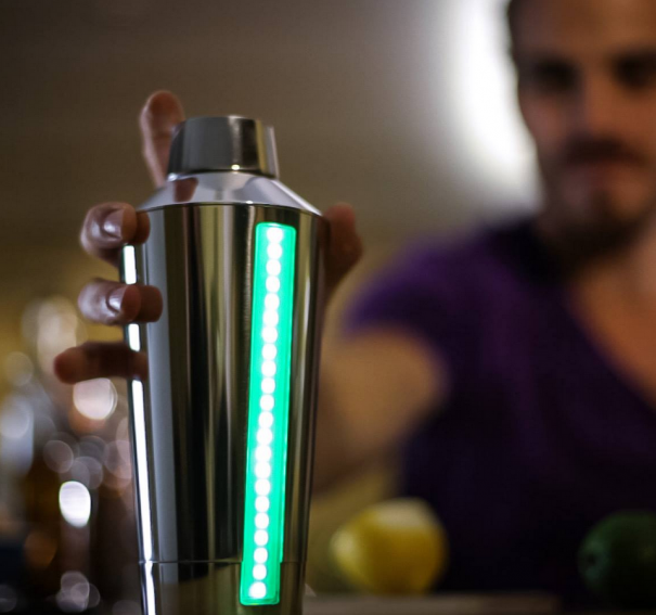 how to use a cocktail shakers?