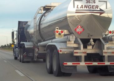 Keep Clear of Big Lorries Whilst Driving, Says Texas Accident Lawyer