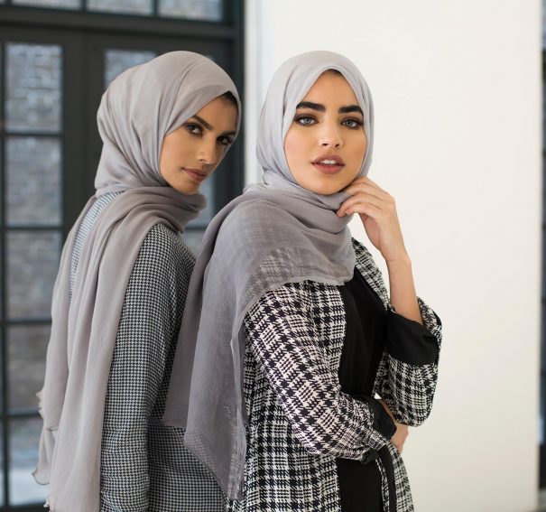 What Are The Different Types Of Dresses That Should Be Worn By Women While Traveling To A Muslim Country?
